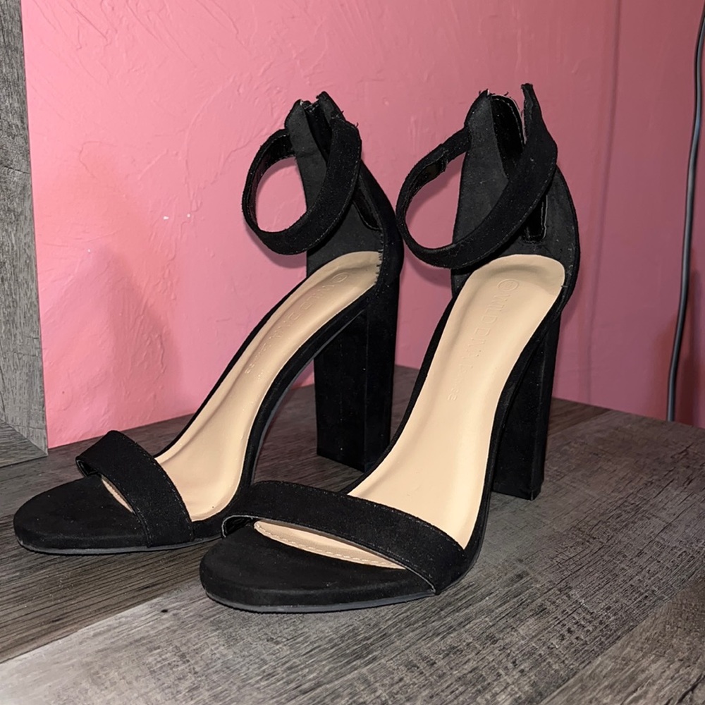 Women black heels, size 6, only wore a few times